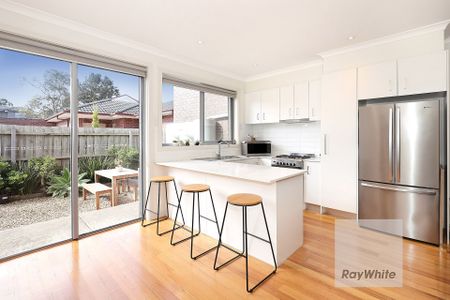 Spacious 2 Bedroom Townhouse! - Photo 5