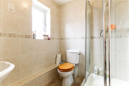 4 bedroom semi-detached house to rent - Photo 4