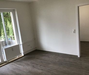 Komplett renovierte 2,5-Zimmer-Wohnung mit Balkon - Foto 1