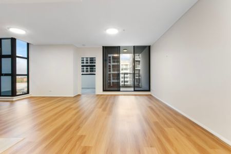 Chic and Contemporary One Bedroom + Study - Photo 5