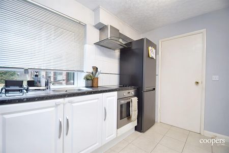 Woodlea Grove, Northwood, HA6 - Photo 5