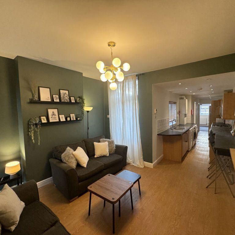 5 bedroom house to rent - Photo 1