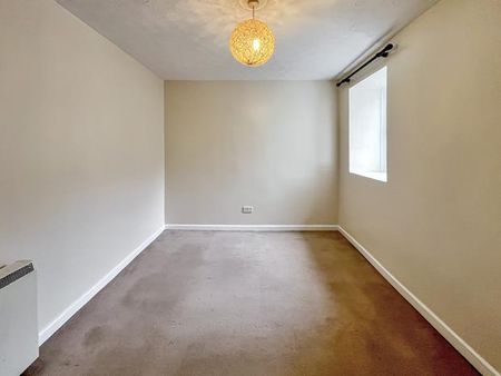 3 bedroom flat to rent - Photo 3