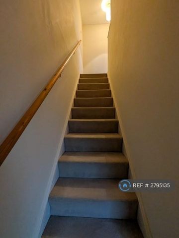 1 bedroom semi-detached house to rent - Photo 2