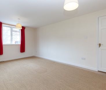 Newington, Wallingford - Photo 2