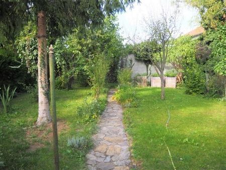 DACHGESCHOSSWOHNUNG MIT GEMEINSCHAFTSGARTEN IN AUSGEZEICHNETER WOHNLAGE - Photo 3