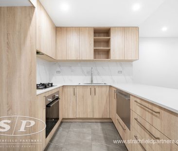 Luxury 1 Bedroom Apartment - Photo 6
