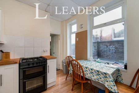 1 bedroom in a house share to rent - Photo 3