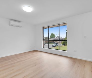 Beautifully Updated 3-Bedroom Home – Close to Schools & Transport - Photo 4