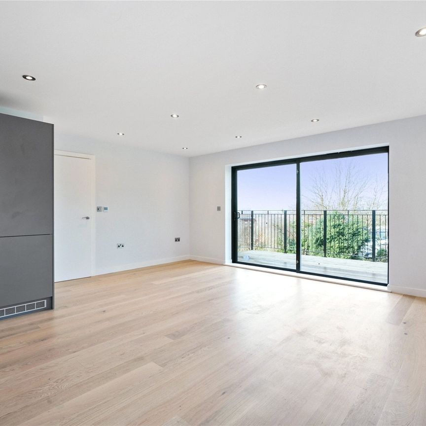 5 Alexandra Road, Epsom, Surrey, KT17 flat to rent - Photo 1