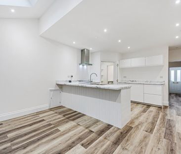 3 bedroom terraced house to rent - Photo 5