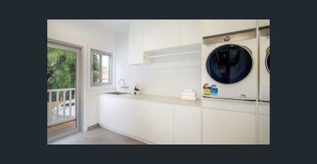 Luxurious & Private - 500m to Paradise Beach - Photo 3