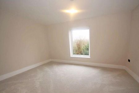 4 bedroom semi-detached house to rent - Photo 2