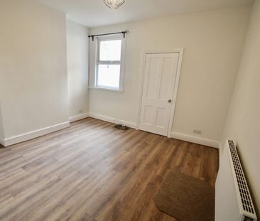 Terraced House to rent on - Photo 5