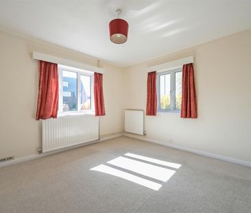WEST FARM CLOSE, ASHTEAD - Photo 5