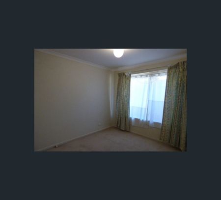 29 Davidia Lake Drive, Canning Vale, WA 6155 - Photo 4
