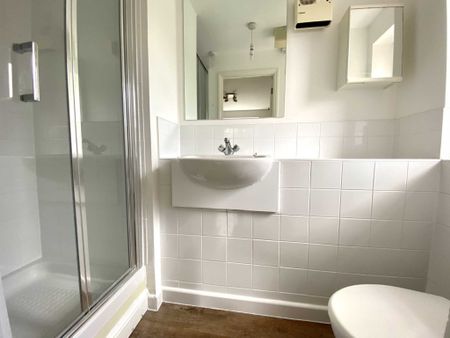 2 bed Flat for rent - Photo 2