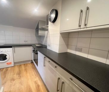 2 bedroom semi-detached house to rent - Photo 2