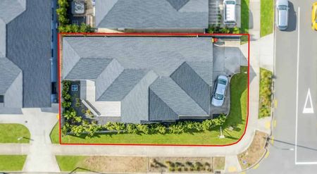 Charming 4BR Home in Flat Bush - Photo 3