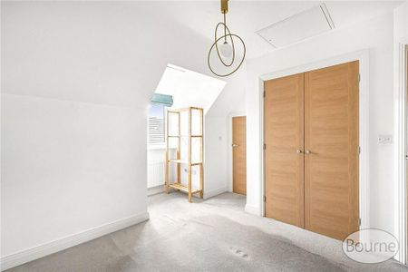4 bedroom semi-detached house to rent - Photo 4