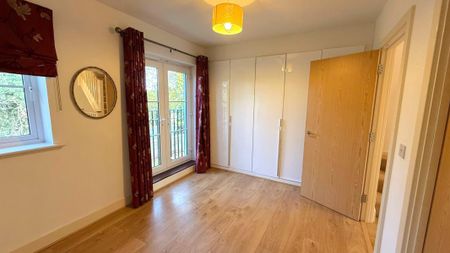 Epsom Road, Guildford - 3 bedrooms Property for lettings - Seymours - Photo 3