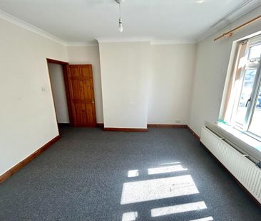 2 bedroom House To Let Total Size: 819 SQ FT - Photo 3