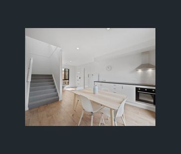 MODERN, FULLY FURNISHED, STUDIO APARTMENT - Photo 4