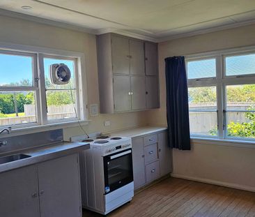 YORK STREET, 3-BEDROOMS $530 P/W - Photo 2