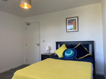 1 bedroom in a flat share to rent - Photo 2