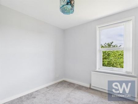 4 bedroom detached house to rent - Photo 3