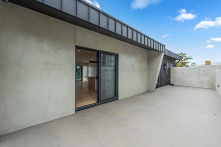 High-end beachside living, brand new unit- bills and garden maintenance included! - Photo 3