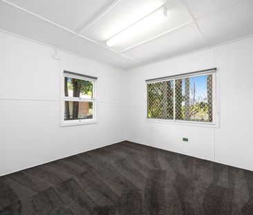 Charming fully renovated home is ready for its next tenants to enjoy! - Photo 6