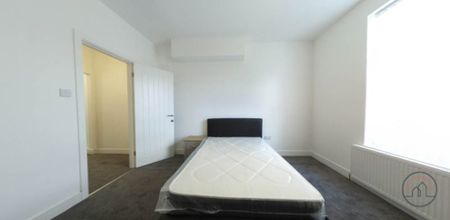 12 Wrangthorn Terrace, Leeds, LS6 1HH - Photo 2