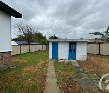 Five Bedroom Home&comma; in a Prime Location&excl; - Photo 3