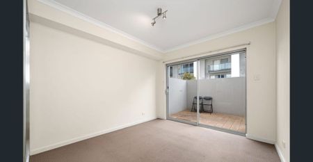 Beautiful 3×2×2 Apartment in Prime South Perth Location - Photo 5