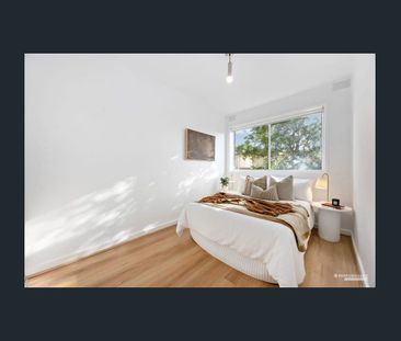 Parkside Position with a Private Balcony - Photo 2