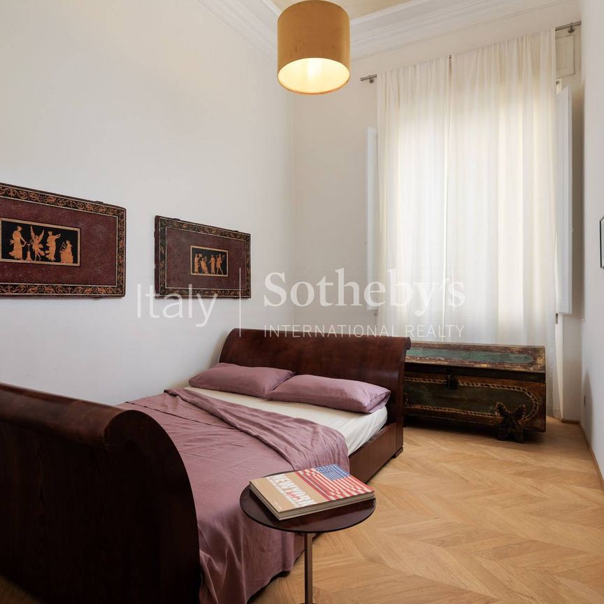 A refined and elegant apartment in heart of Florence - Photo 1