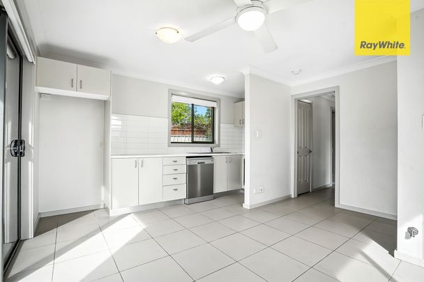 THREE BEDROOM GRANNY FLAT IN PRIME LOCATION!!! - Photo 1