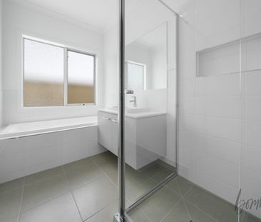 Stunning 4 Bedroom home - Photo 4