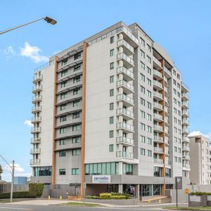 Fully Equipped 1br Apartment with Hotel-Style Amenities - Photo 2