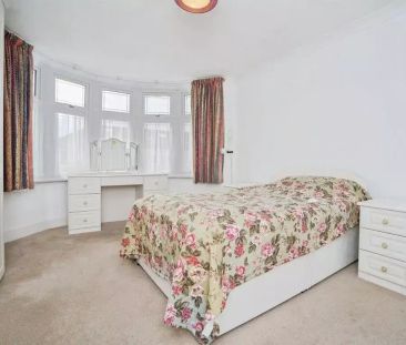 4 bedroom semi-detached bungalow to rent - Photo 4