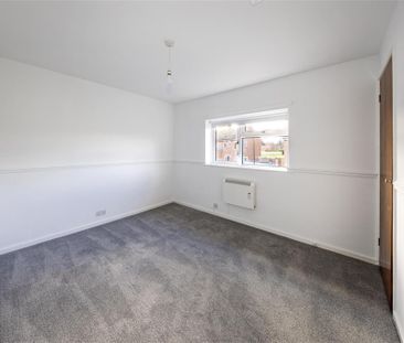 East Crescent - Photo 4