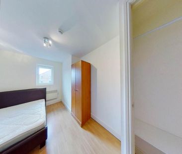 3 bedroom flat to rent - Photo 4