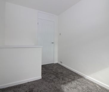3 Bedroom End Terraced House - Photo 1