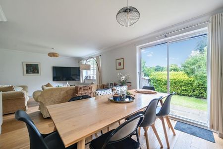 4 bedroom detached house to rent - Photo 4