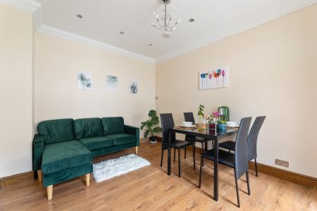 🌺 ENSUITE ROOMS, ALL BILLS, CLEANER & GARDENER 🌺 Room 3 - Photo 4