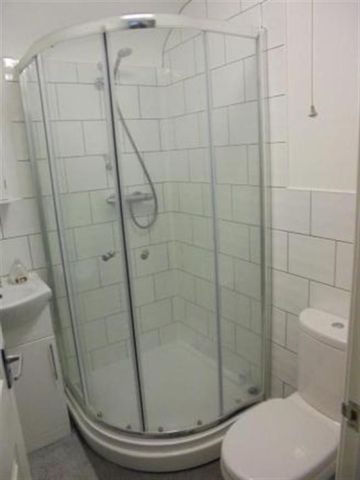 1 bedroom Flat To Let - Photo 5