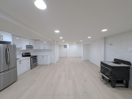 For Lease - 88 Baynards Lane, Richmond Hill, Ontario - Photo 4