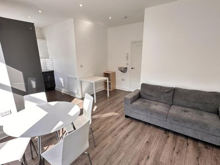 2 bedroom flat to rent - Photo 2