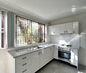 Modern 2 Bedroom Unit - Photo 3